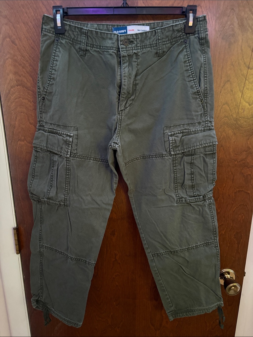 Distressed Old Navy Men's 32/30 Olive ‘94 Cargo Pants